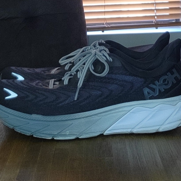 Hoka One One Men's Black and White Arahi 6 - removable insoles not included* - Picture 5 of 8